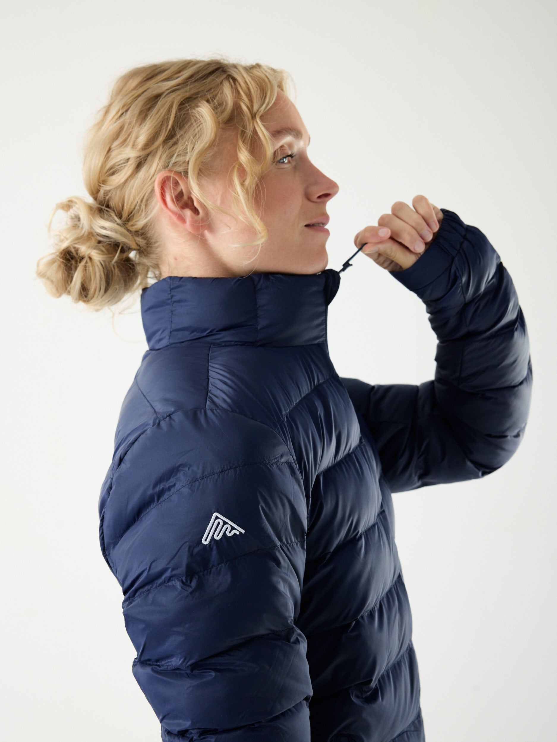Load video: Mountain INS Jacket 10M Dark Blue | Women