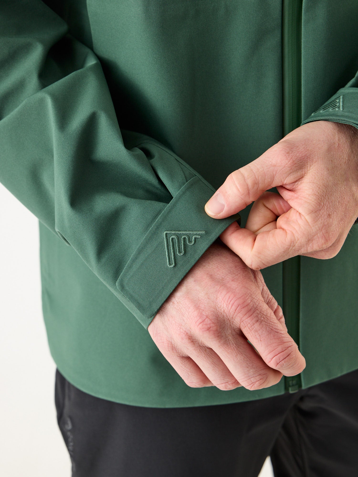 AR Hardshell Jack Donkergroen | Heren