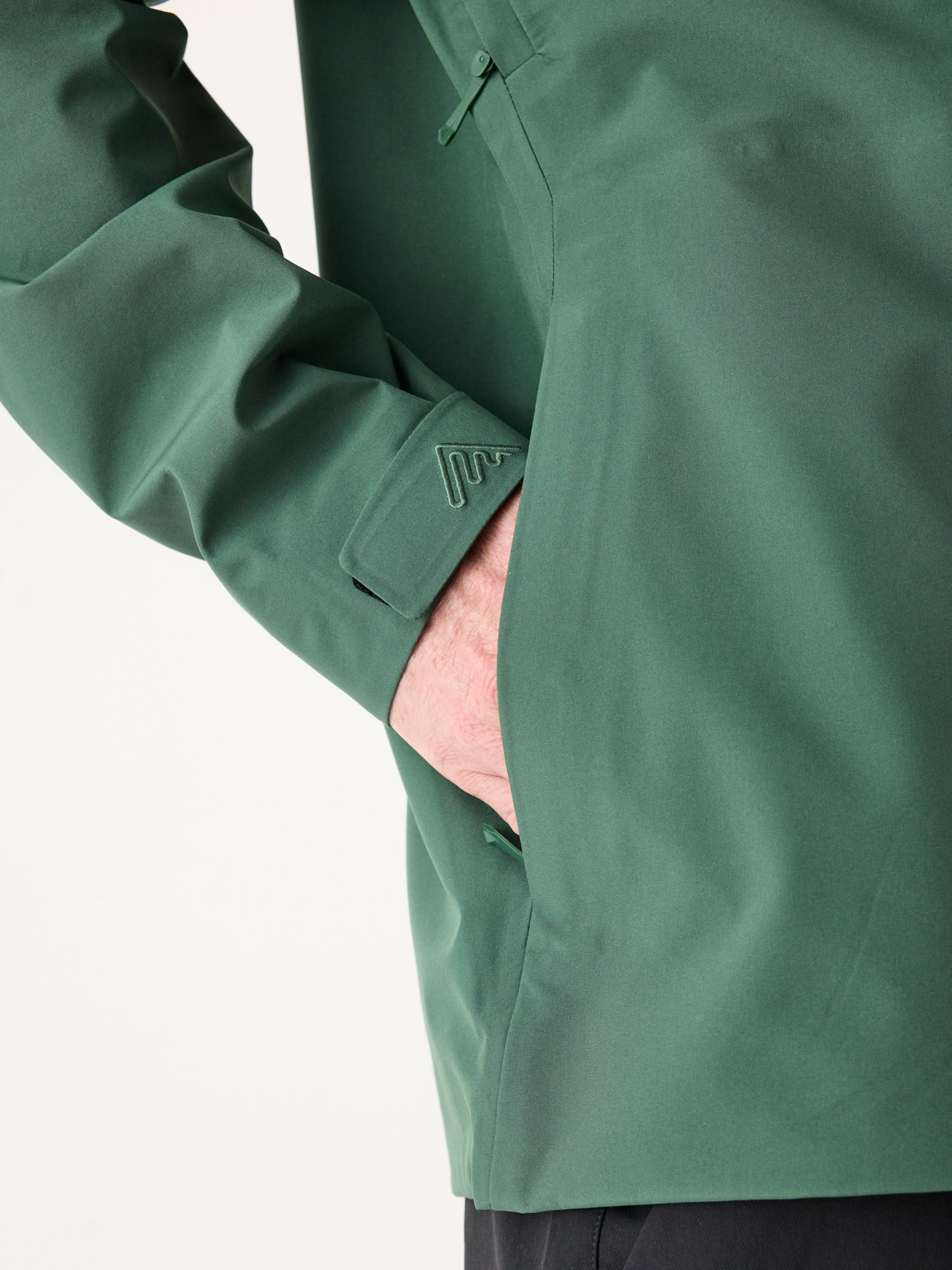 AR Hardshell Jack Donkergroen | Heren