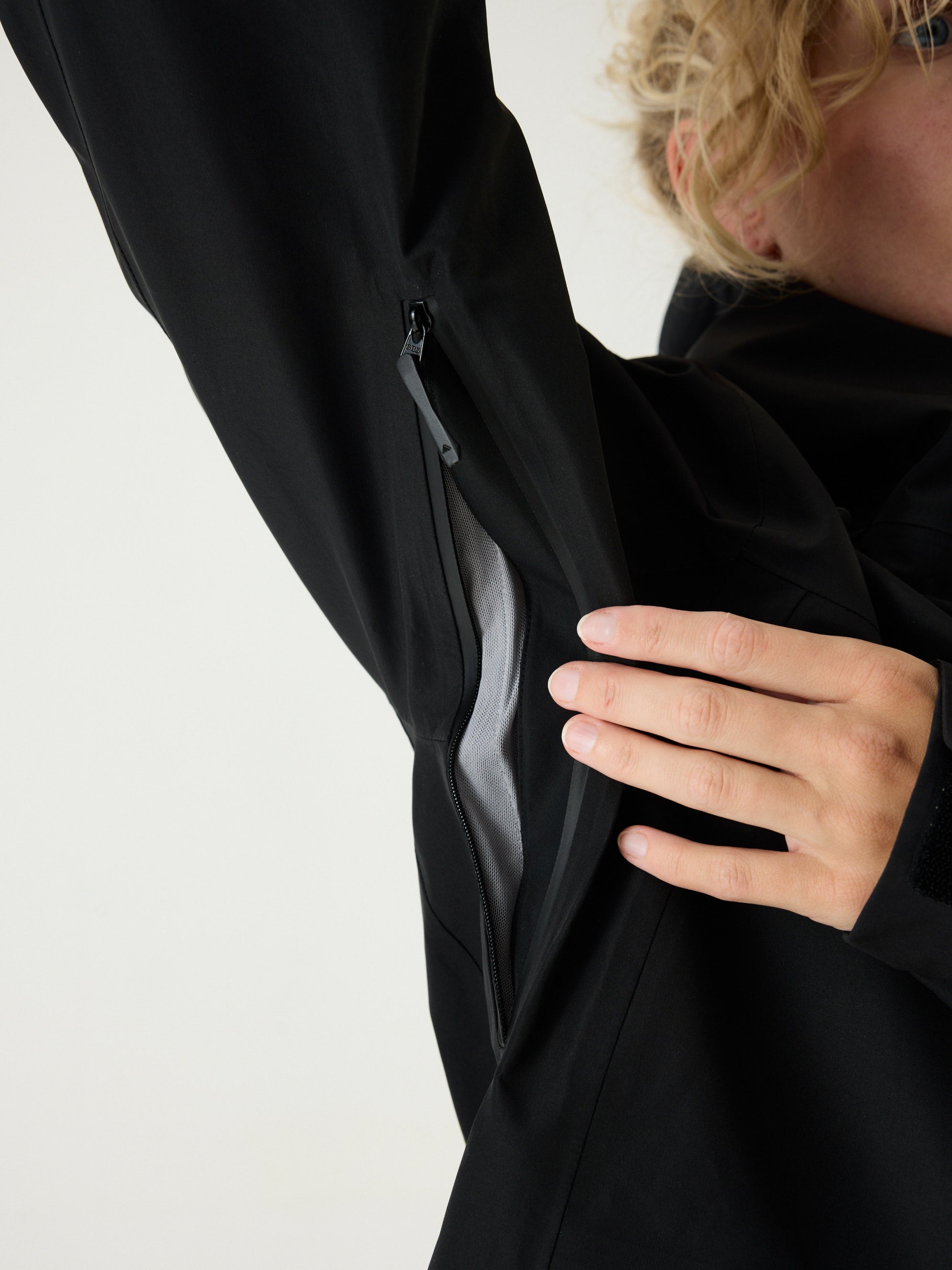 AW Hardshell Jacket 10M Black | Women