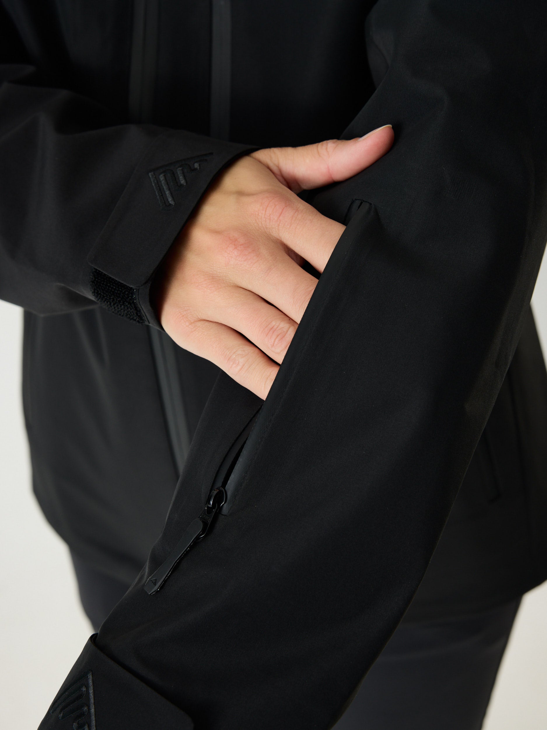 AW Hardshell Jacket 10M Black | Women