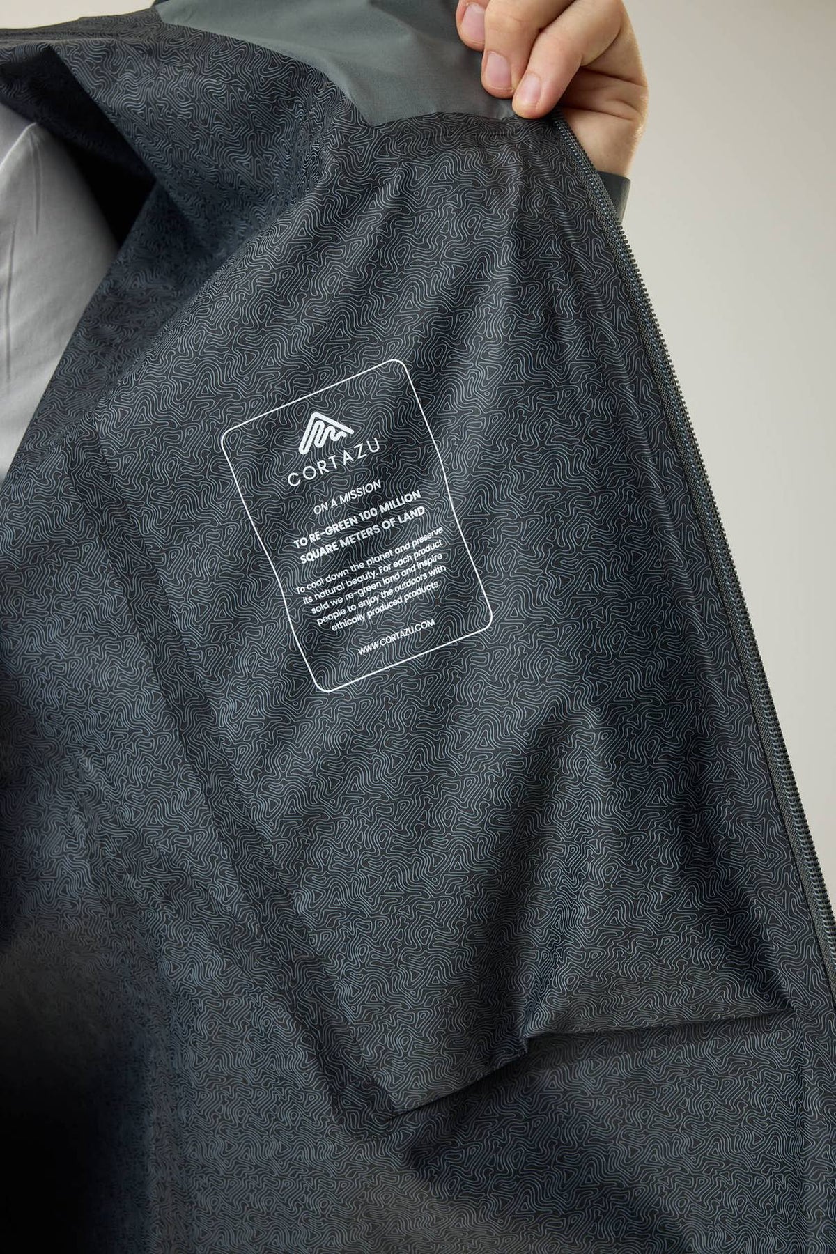 Cortazu Aero Rain Jacket men's in Mid Grey, inner lining with regreen label