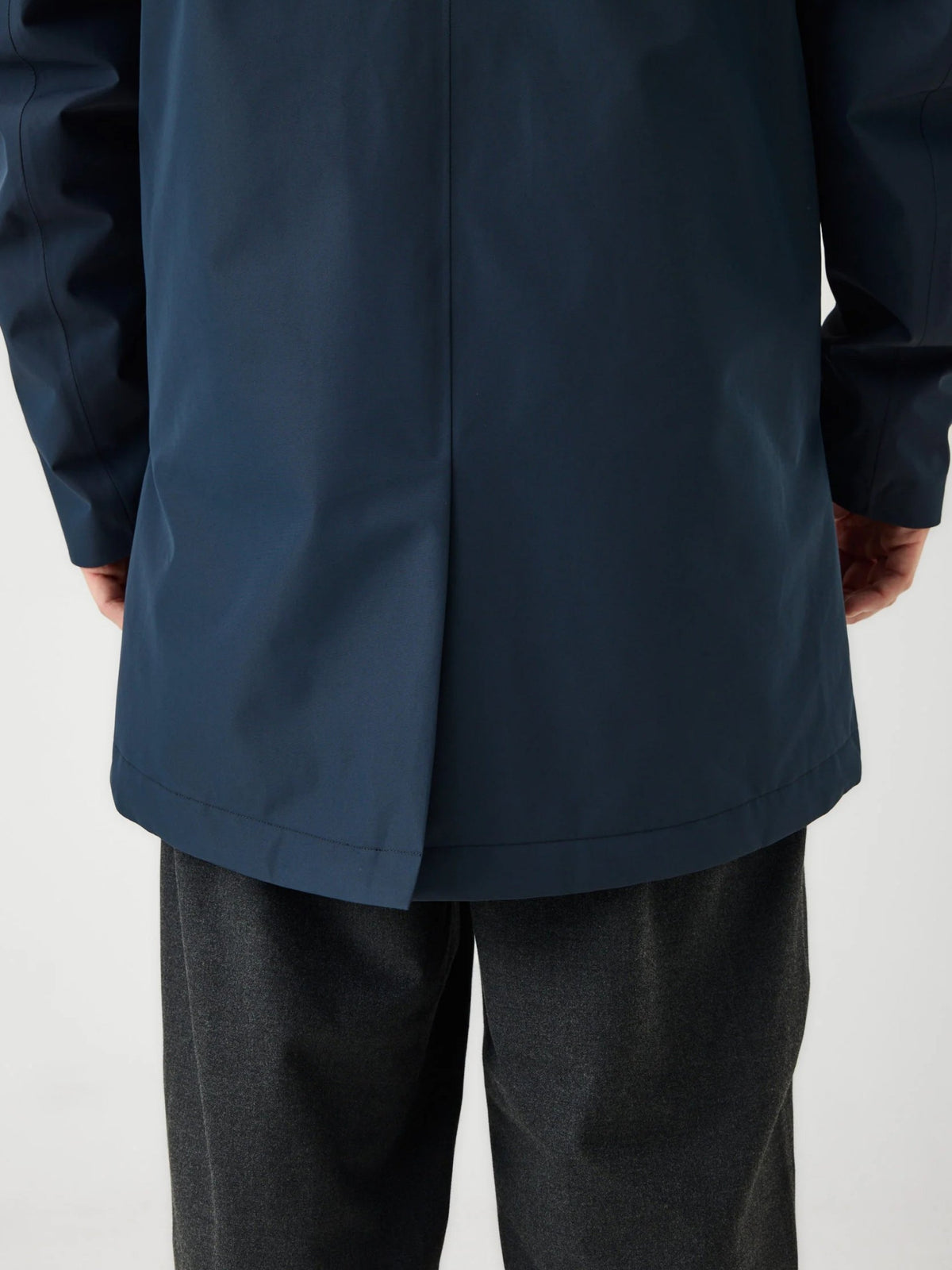Cortazu Delta INS Parka men's in Navy, back vent and hem detail